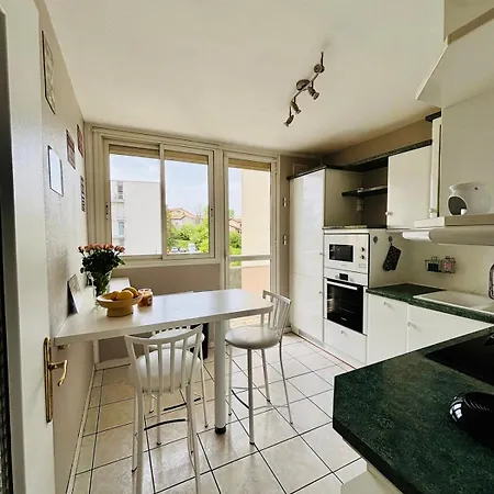 Apartment T3 Lumineux, Parking Prive, Calme, Jolie Vue *